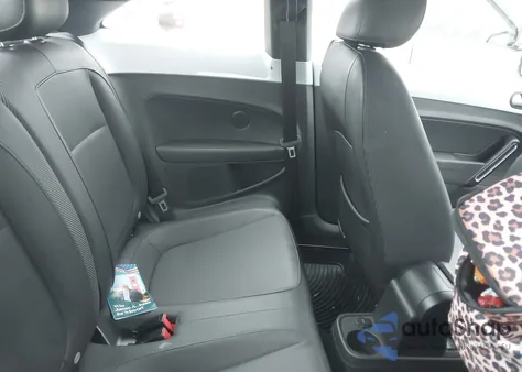 2018 Volkswagen Beetle 2.0T Se из США, поврежденный, VIN 3VWJD7AT8JM711581